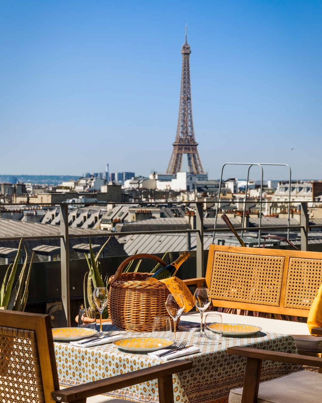 Le Picnic by Veuve Clicquot Printemps Haussmann